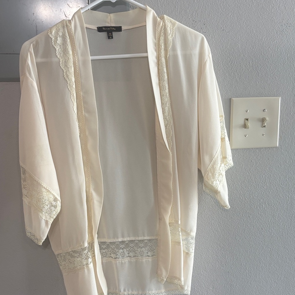 Forever 21 Cream Lace Trim Robe